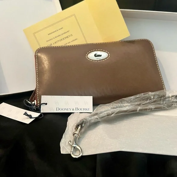 DOONEY &  BOURKE  Zip Around Leather Wallet-  New in box - Picture 3 of 6